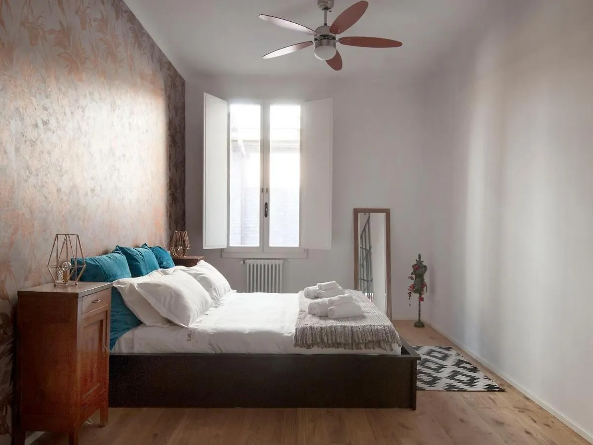 Ur Nest Testoni Bolonia 0*,  Italia